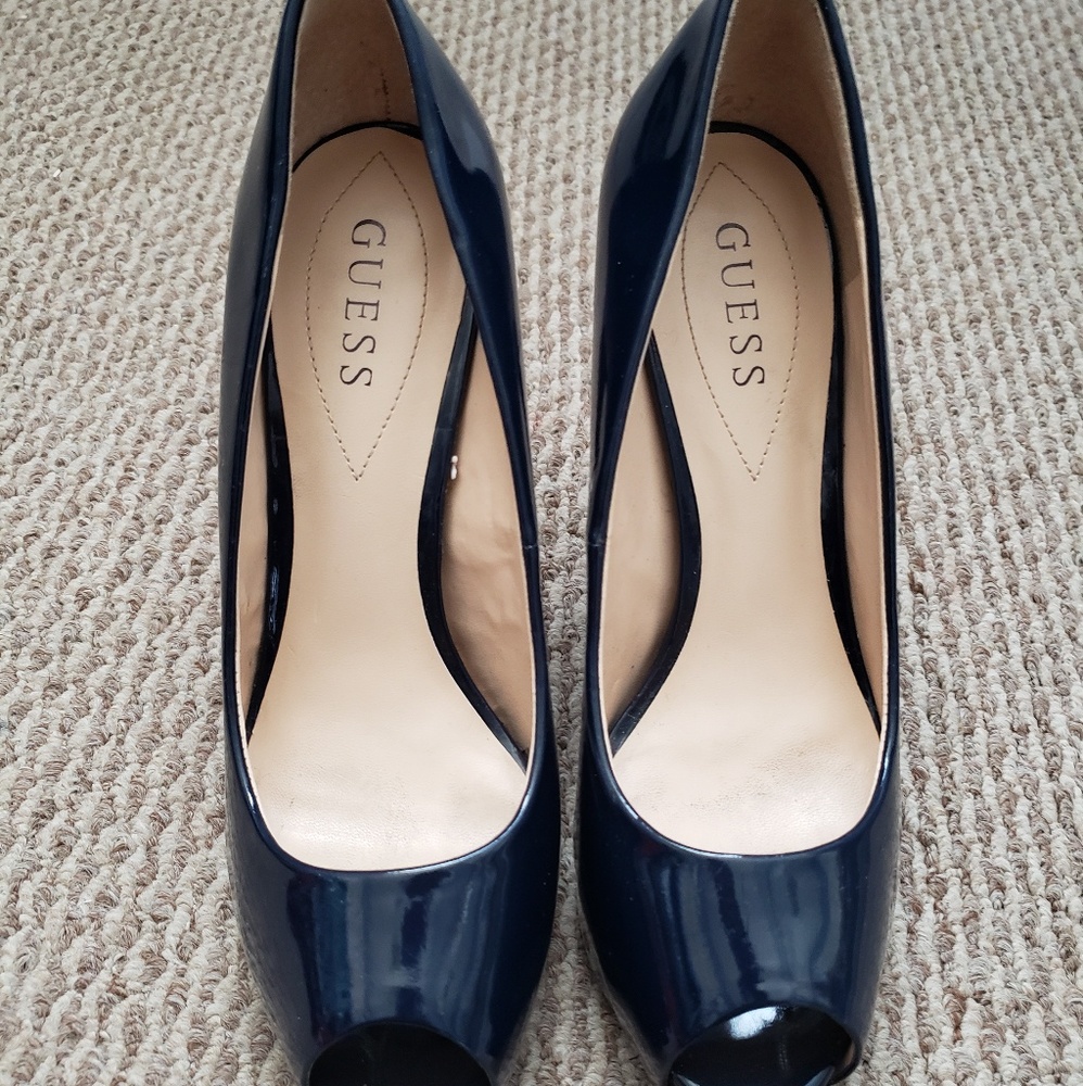 Guess Patent Peep Toe